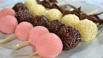 Espetinho de Brigadeiros